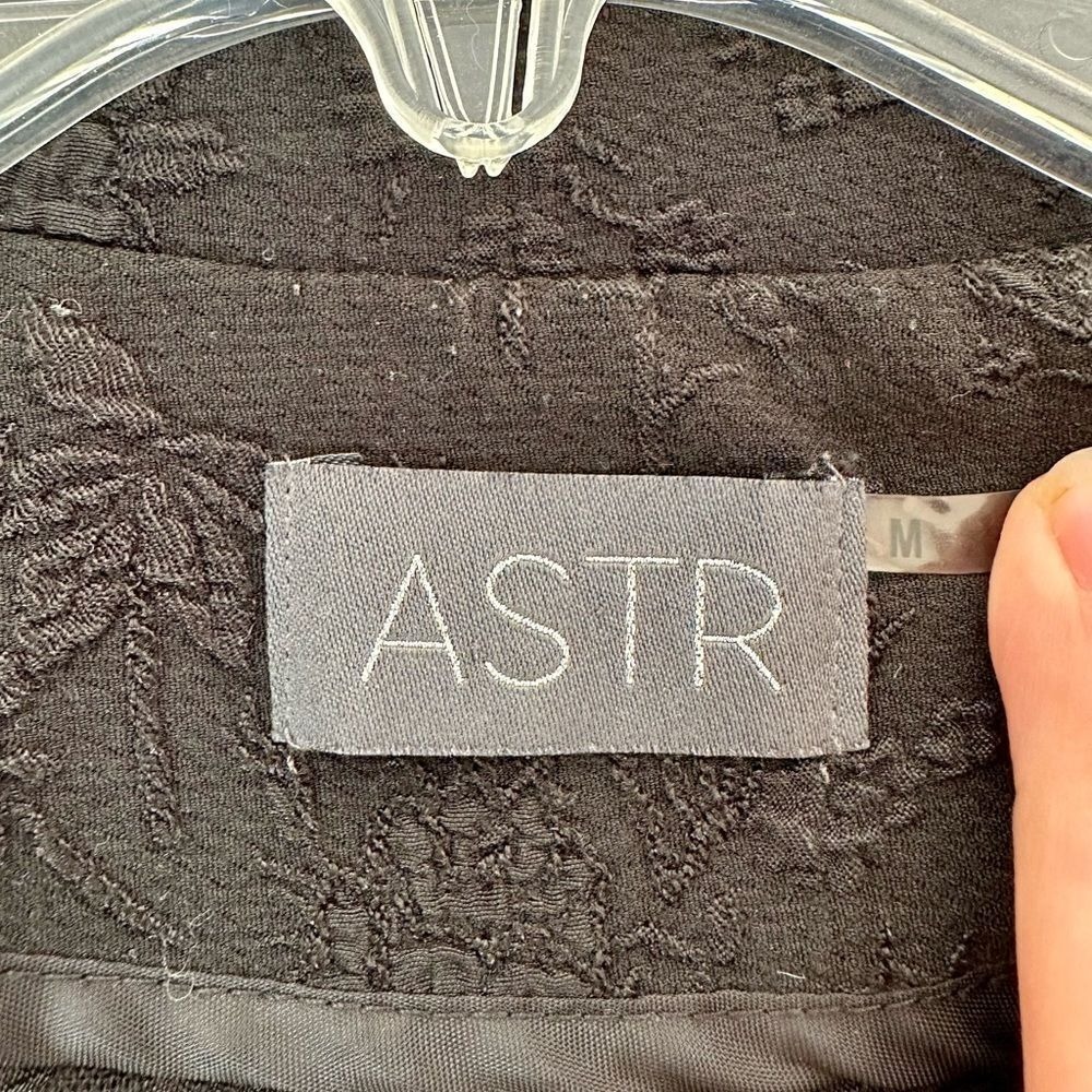 ASTR Blazer Women's Medium Jacket Long Open Cardigan‎ Flower Embroidered Black - Picture 3 of 9
